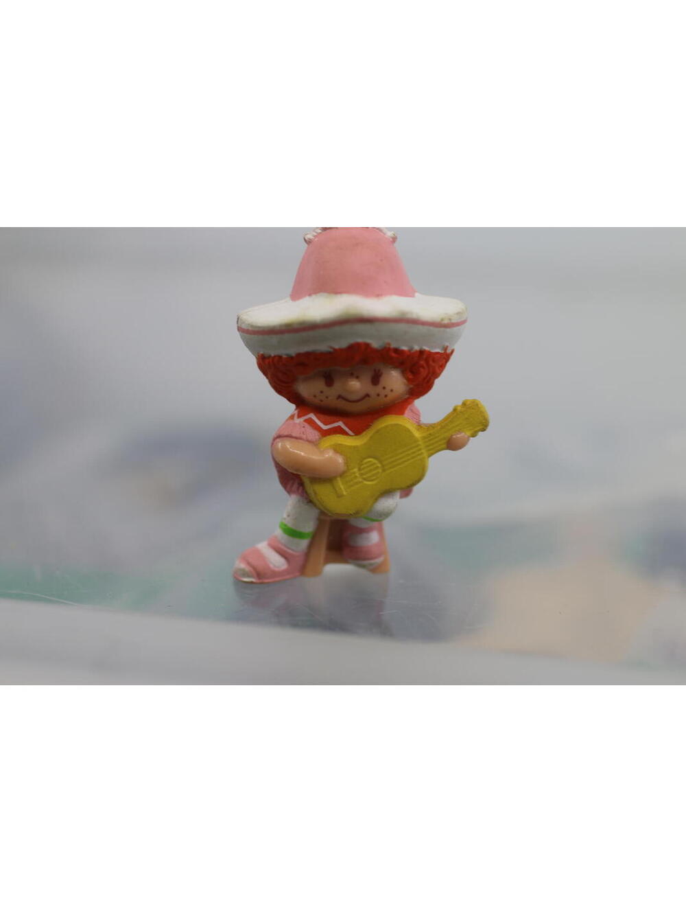 Strawberry Shortcake Strawberryland Miniature Cafe Ole with Guitar